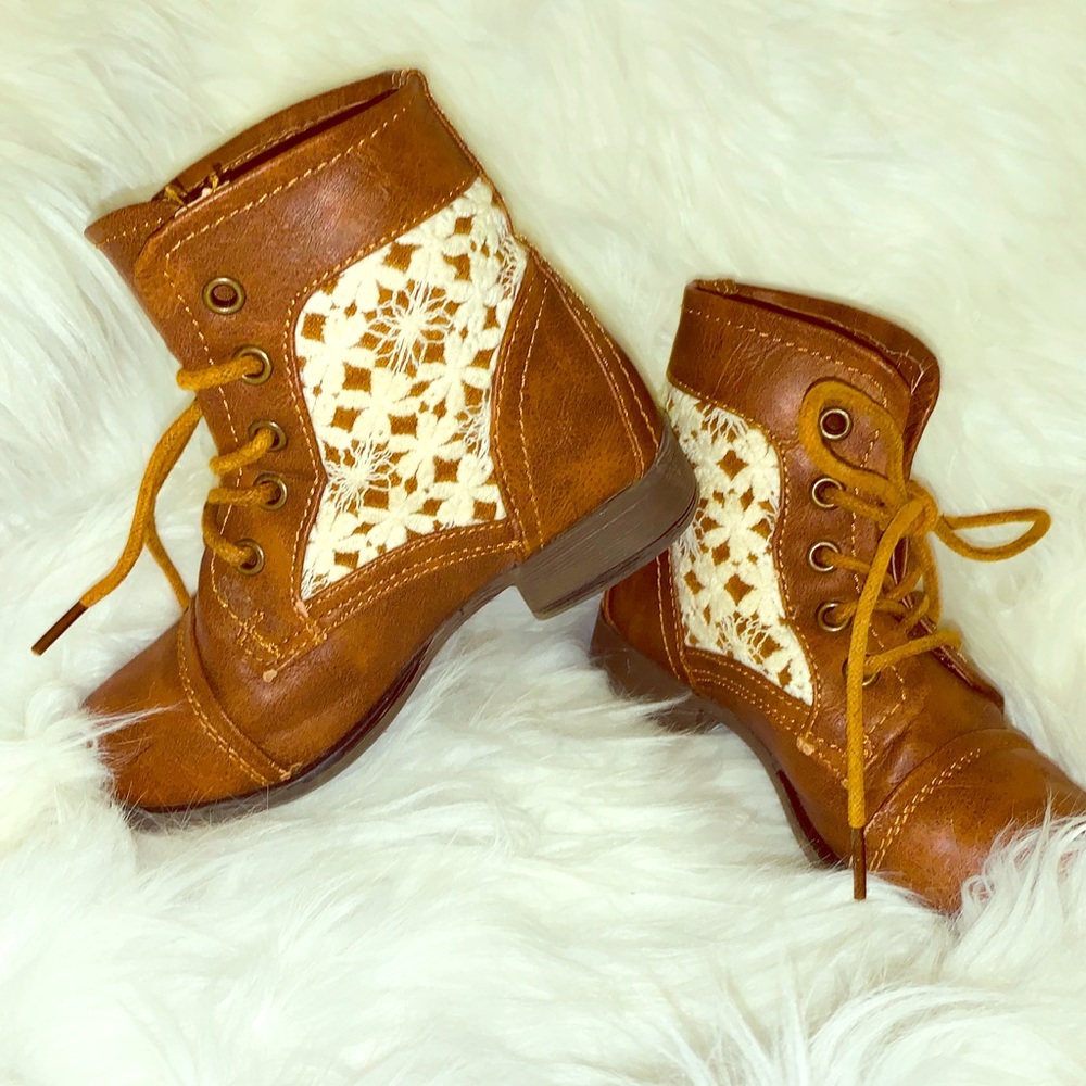 Must have! Boutique lace combat boots! SZ 8